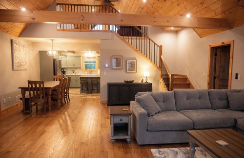 Huntingdon Cabin | Grand View Lodge, Fantastic new custom built home with lake view!