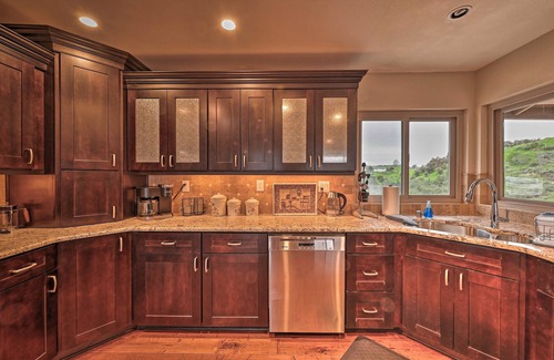Temecula House | Grand Wine Country Getaway w/Stunning Views!
