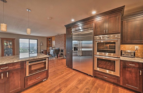 Temecula House | Grand Wine Country Getaway w/Stunning Views!