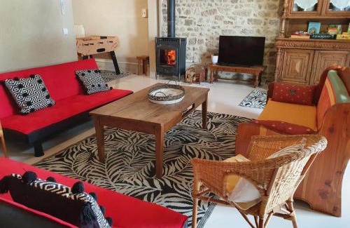 Marcillat-en-Combraille House | Grande maison en pierre avec jardin, animaux acceptés, proche des volcans - FR-1-489-198