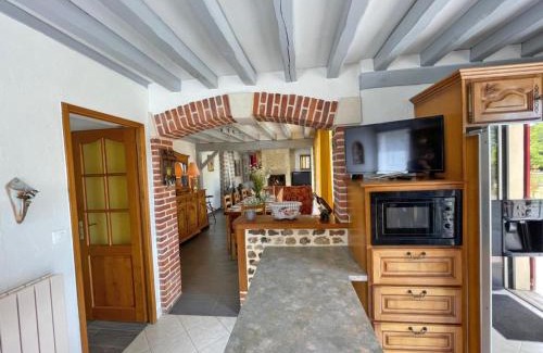 La Gonfriere Apartment | Grande Maison avec Jardin, Animaux Acceptés, WiFi inclus - FR-1-497-182
