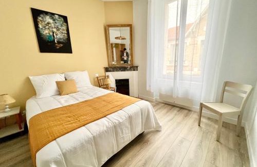 La Rochelle House | GRANDE MAISON DE VILLE - 10min du Centre-ville - Jardin Terrasse Barbecue Terrain de Pétanque - Moderne & Confort