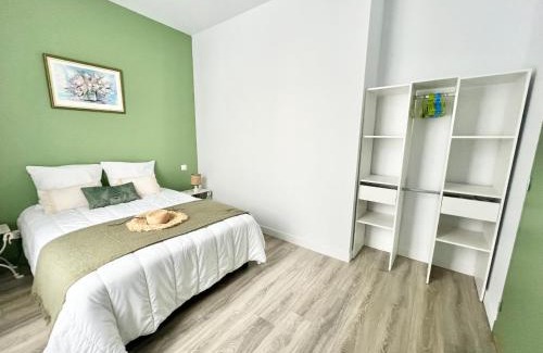 La Rochelle House | GRANDE MAISON DE VILLE - 10min du Centre-ville - Jardin Terrasse Barbecue Terrain de Pétanque - Moderne & Confort