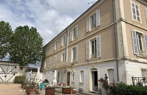 Saint-Julien House | Grande Maison Familiale Située Dans le Beaujolais au Coeur des Vignes