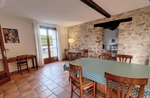 Saint-Haon-le-Vieux House | Grande maison en pierres avec piscine et animaux acceptés - FR-1-496-156