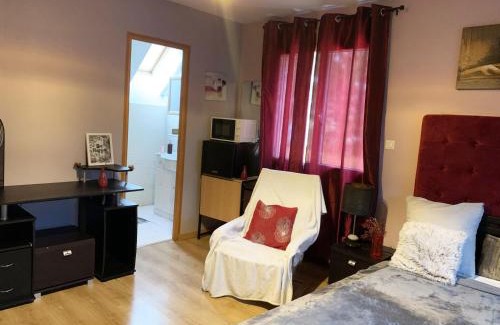 Corbeil-Essonnes House | Grande Suite salle de bain toilette privés Terrasse Parking prés Paris