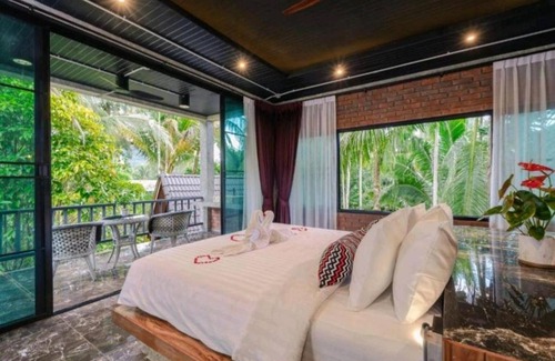 Khuekkhak Hotel | Grandfather Khaolak Resort