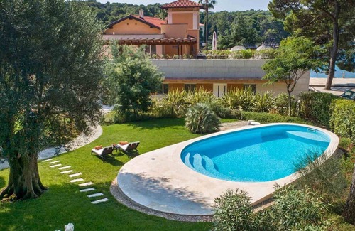 Cove Murtar Villa | Grandiose Mali Losinj Villa | Villa Venera | 8 Bedrooms | Beach front