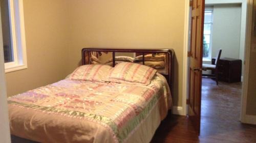 Mendenhaven House | Grandma's House - Large Home - DISCOUNT ON TOURS!