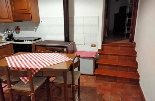 Casola in Lunigiana House | Grandma's House - Queen Room with Balcony