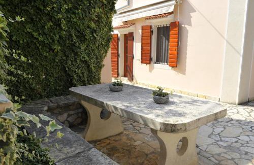 Dragove House | Grandpa Mate House