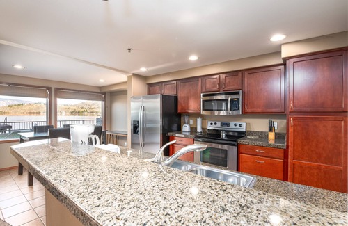 Chelan Condo | GrandView #103 - Luxury 2 Bedroom Waterfront Condo