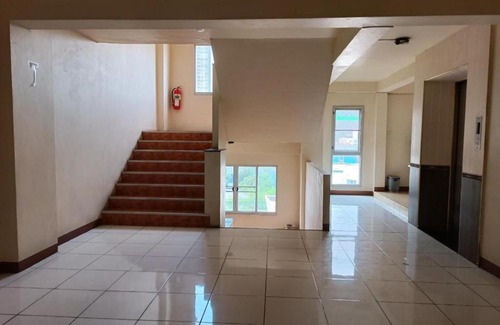 Chom Phon Hotel | Grandview Condominia