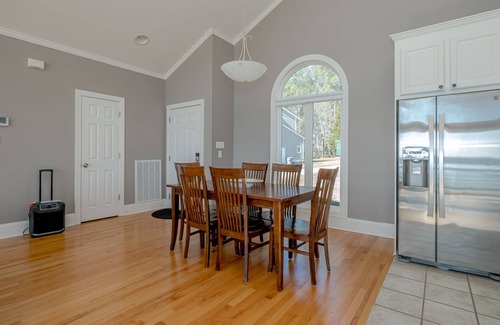 Henrico House | Grandview Lodge | Magnificent Main Lake Views | 3 Night Min