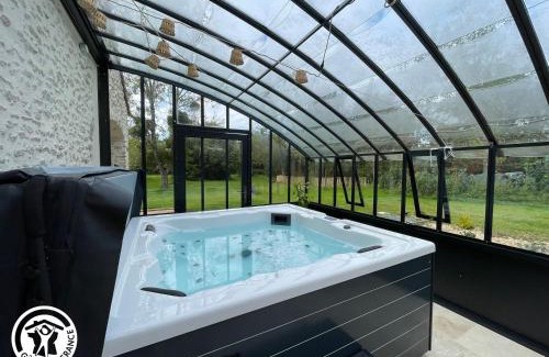 Les Pineaux House | Grange rénovée avec spa et piscine proche du Marais Poitevin - FR-1-426-592