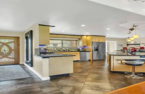Granite Bay House | Granite Bay Getaway - Relaxing oasis with Jacuzzi.