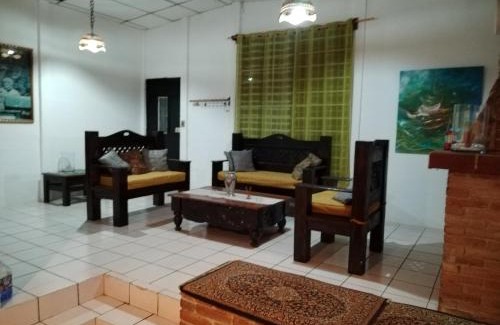 Santa Lucia Milpas Altas House | Granja Triple A