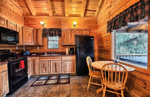 Logan Cabin | Grant's Escape - Couples Cabin in Hocking Hills
