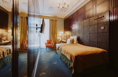 Srodmiescie Hotel | Grape Hotel