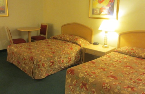 Lodi Hotel | Grapevine Inn