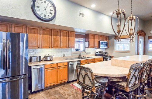 Longtown House | Gray Goose Manor | Lakefront Home on 3+ Acres