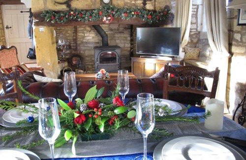 Cutsdean House | Graziers Cottage - character Cotswold cottage with inglenook, parking and pub nearby