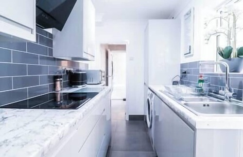 Colchester House | Great 3 Bed Refurbished House