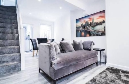 Colchester House | Great 3 Bed Refurbished House
