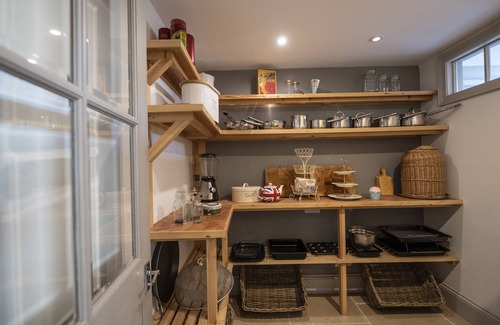 Hendrerwydd House | Great Alder House -Huge Georgian Country House in the Welsh Hills sleeps 12