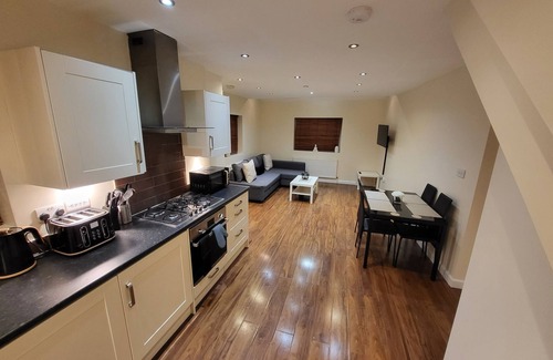 Tooting Apartment | Great Apartment Next To Tooting Bec Tube Station!