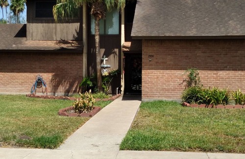 Brownsville House | Great Bedroom in a Fantastic Neighborhood!