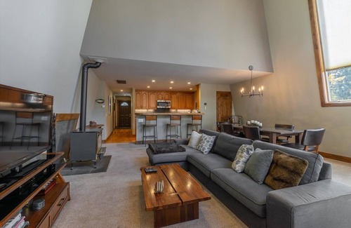 Lake Forest House | Great Escape - Dollar Point, Hot Tub