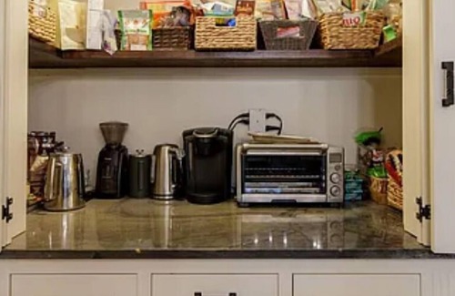 Valdosta House | Great farm house with lap pool, ping pong, pet friendly