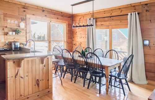 Snowshoe House | Great for Families! Private Hot Tub, Views, Walk to Slopes