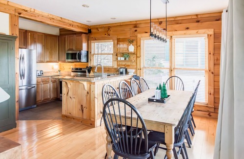 Snowshoe House | Great for Families! Private Hot Tub, Views, Walk to Slopes