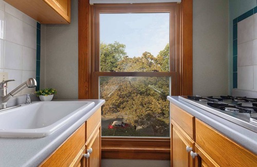 Northeast Kansas City House | Great for Large Groups Near DT - 30 day stays