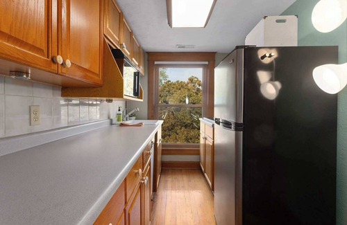 Northeast Kansas City House | Great for Large Groups Near DT - 30 day stays