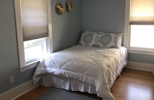 Lower Burns Park House | Great game day stay!