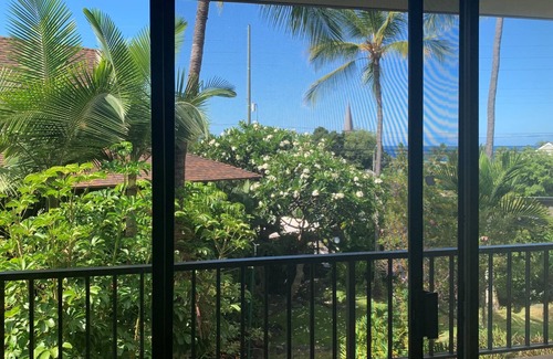 Historic Kailua Village Condo | Great in town location for this 1 bedroom condo with ocean view