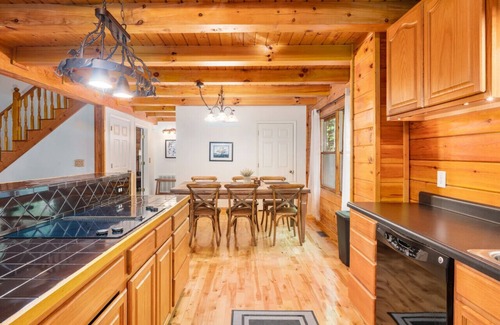Marion Cabin | Great Life At Grants Mountain Hot Tub-Fire Pit-WiFi-Fireplace