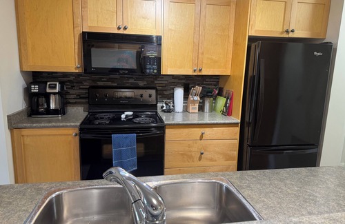 East Kootenay Condo | Great Location for Winter Activities | Amazing Views | 2 BDR & 2 Bath End Unit