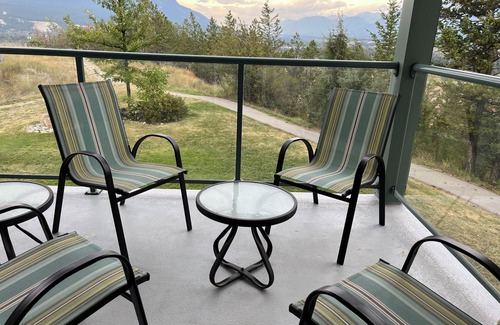East Kootenay Condo | Great Location for Winter Activities | Amazing Views | 2 BDR & 2 Bath End Unit