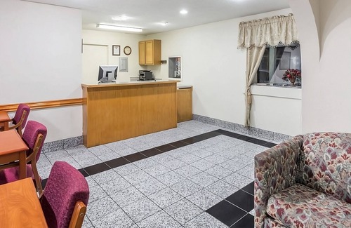 Austin Ave. House | Great location in Knights Inn Franklin Ave Waco, Parking
