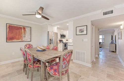 Siesta Key Condo | Great location! Renovated 2bd,2bth