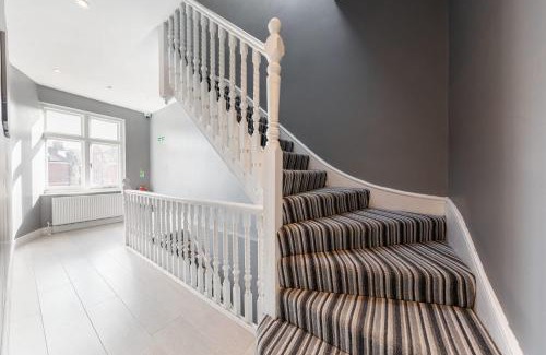 St. George's Apartment | Great Location Service and Stay Double Ensuite Room with Shared Kitchen- 5mins Walk From Tufnell Park