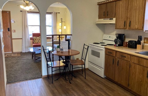 St. Joseph House | Great Location! Very Clean 1-Bedroom Townhouse