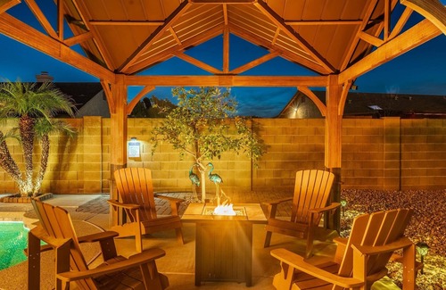 La Buena Vida House | Great Location! Walk to State Farm Stadium! FREE Heated Pool & Spa!