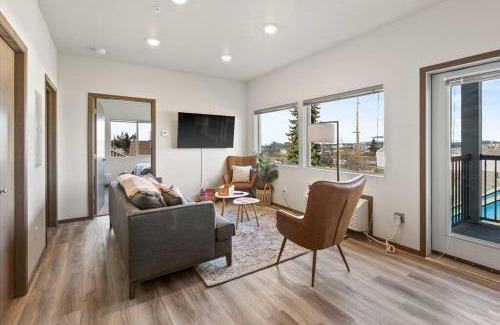 South Perry District Apartment | Great New 2 Bed 2 Bath Near Perry District and DT