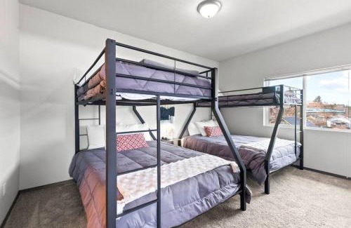 South Perry District Apartment | Great New 2 Bed 2 Bath Near Perry District and DT