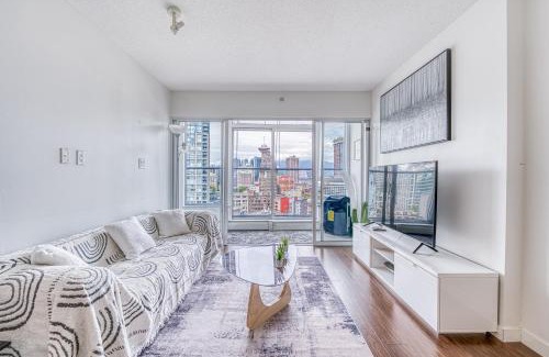 Crosstown Apartment | Great Ocean Mountain & City views with one free parking